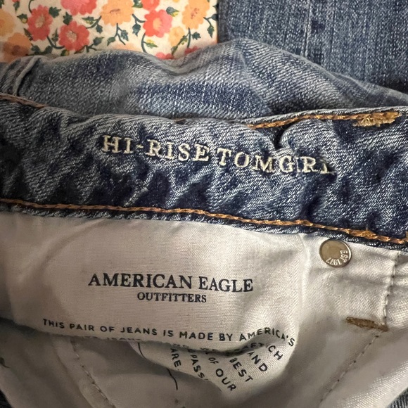 aeo high rise tomgirl jeans size 18 - Picture 2 of 4